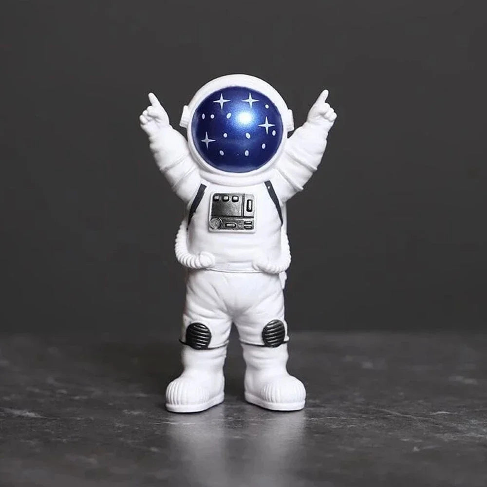 4 figurines d'astronautes