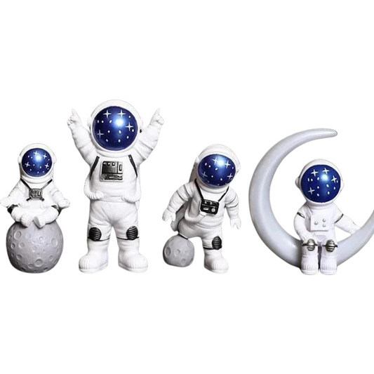 4 figurines d'astronautes